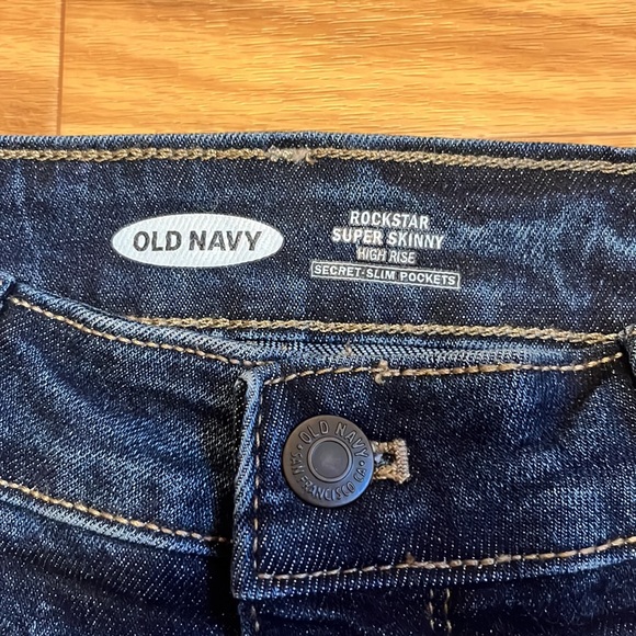 Women’s Old Navy High-Waisted Rockstar Super Skinny Jeans - Picture 3 of 6